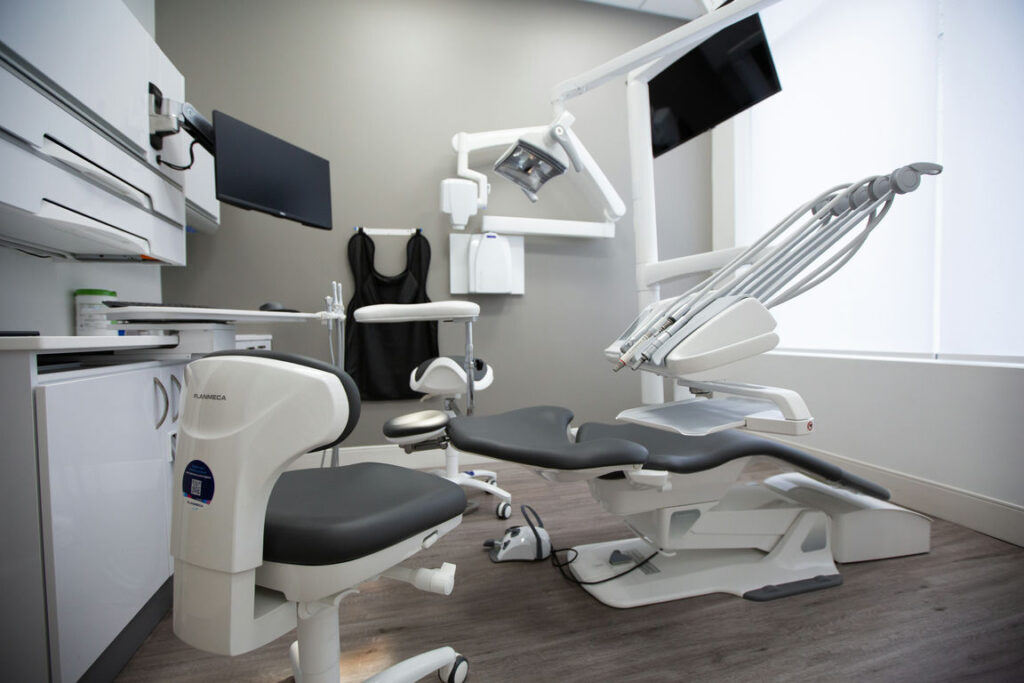 best dental implant dentist in toronto